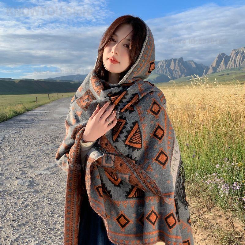 Mantello con Cappuccio in Stil - Ethnic Fashion Photography recensione e prezzo