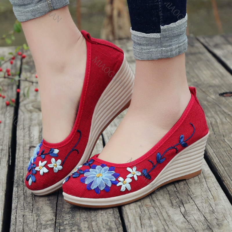 Scarpe con Zeppa Ricamate da D - Ethnic Fashion In recensione e prezzo